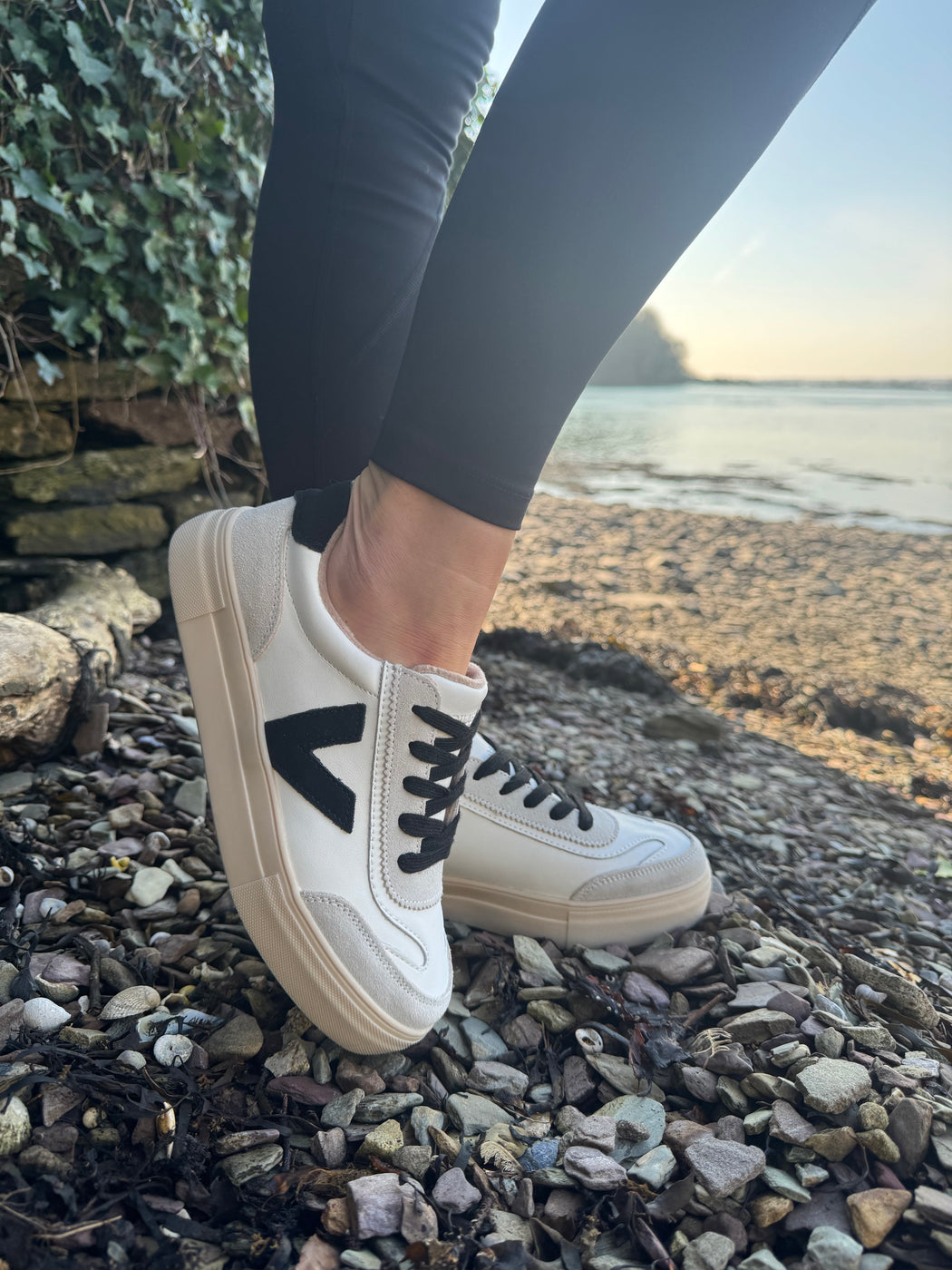 Eighty white coal Runners