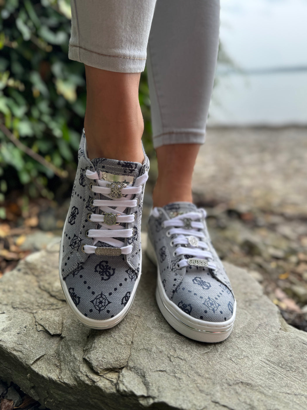 Guess navy silver logo sneaker flytss2fal12