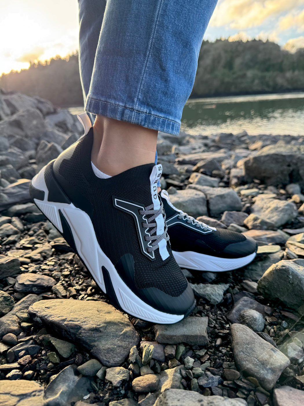 Guess black/white trainer FLPGAXFAB12