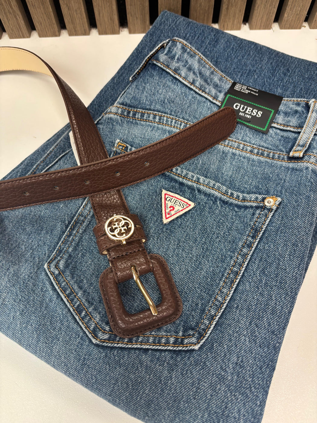 Guess espresso leather buckle belt
BW9329P6130 - ESP