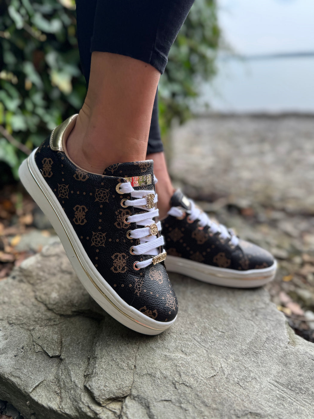 Guess logo sneaker