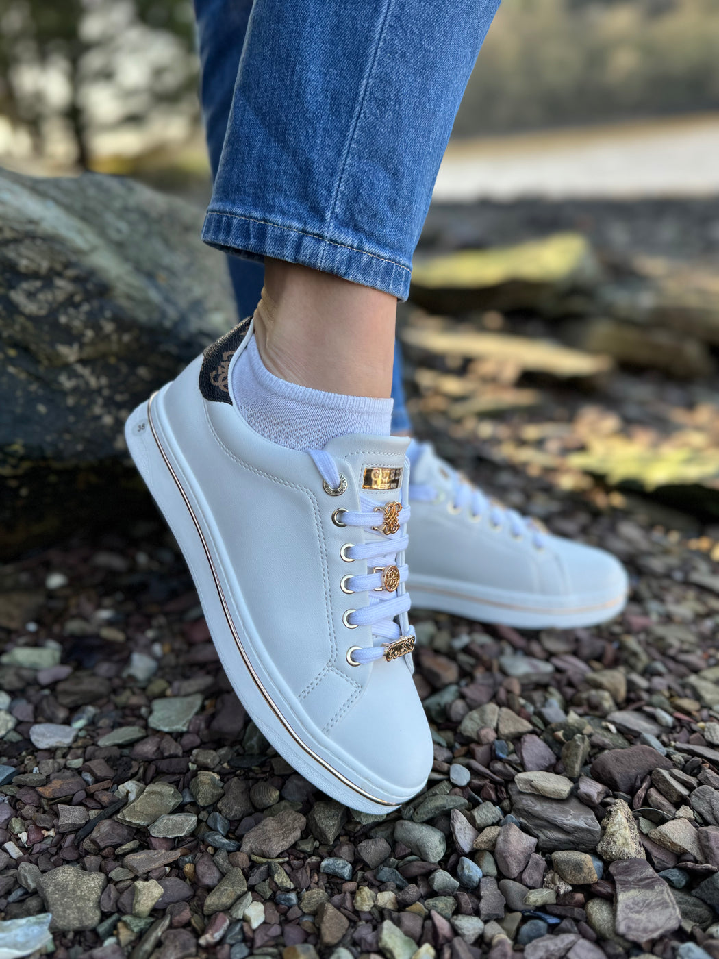 FLPSTAELE12 Guess white/Gold Sneaker