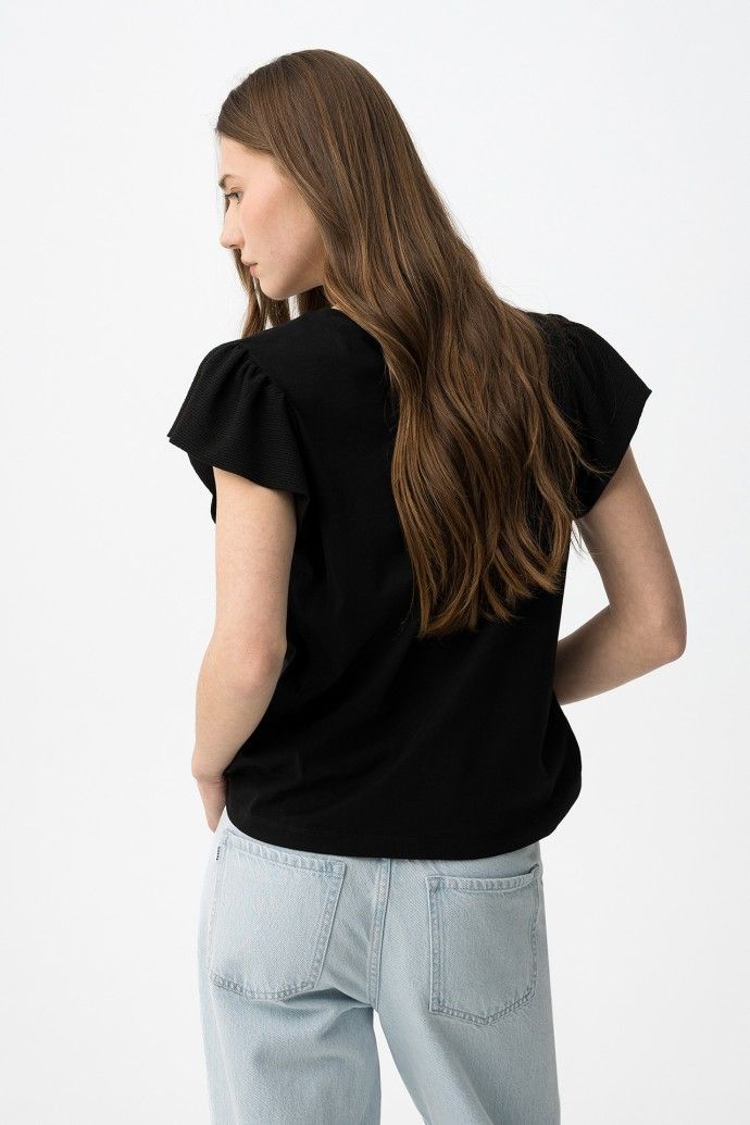 Kira black t/ round neck
