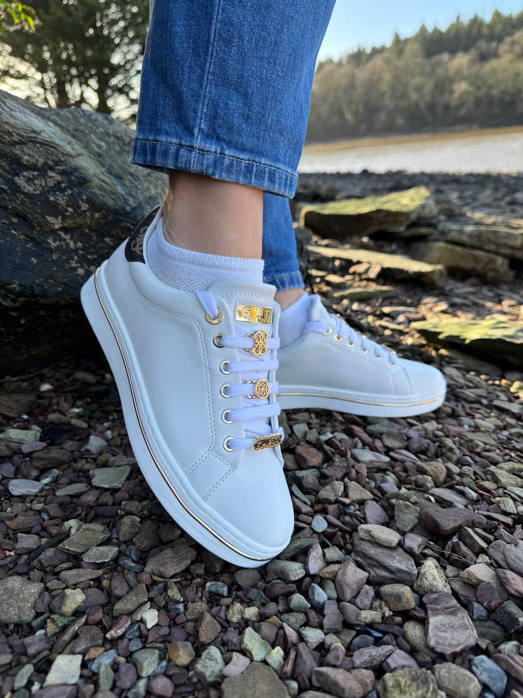 FLPSTAELE12 Guess white/Gold Sneaker