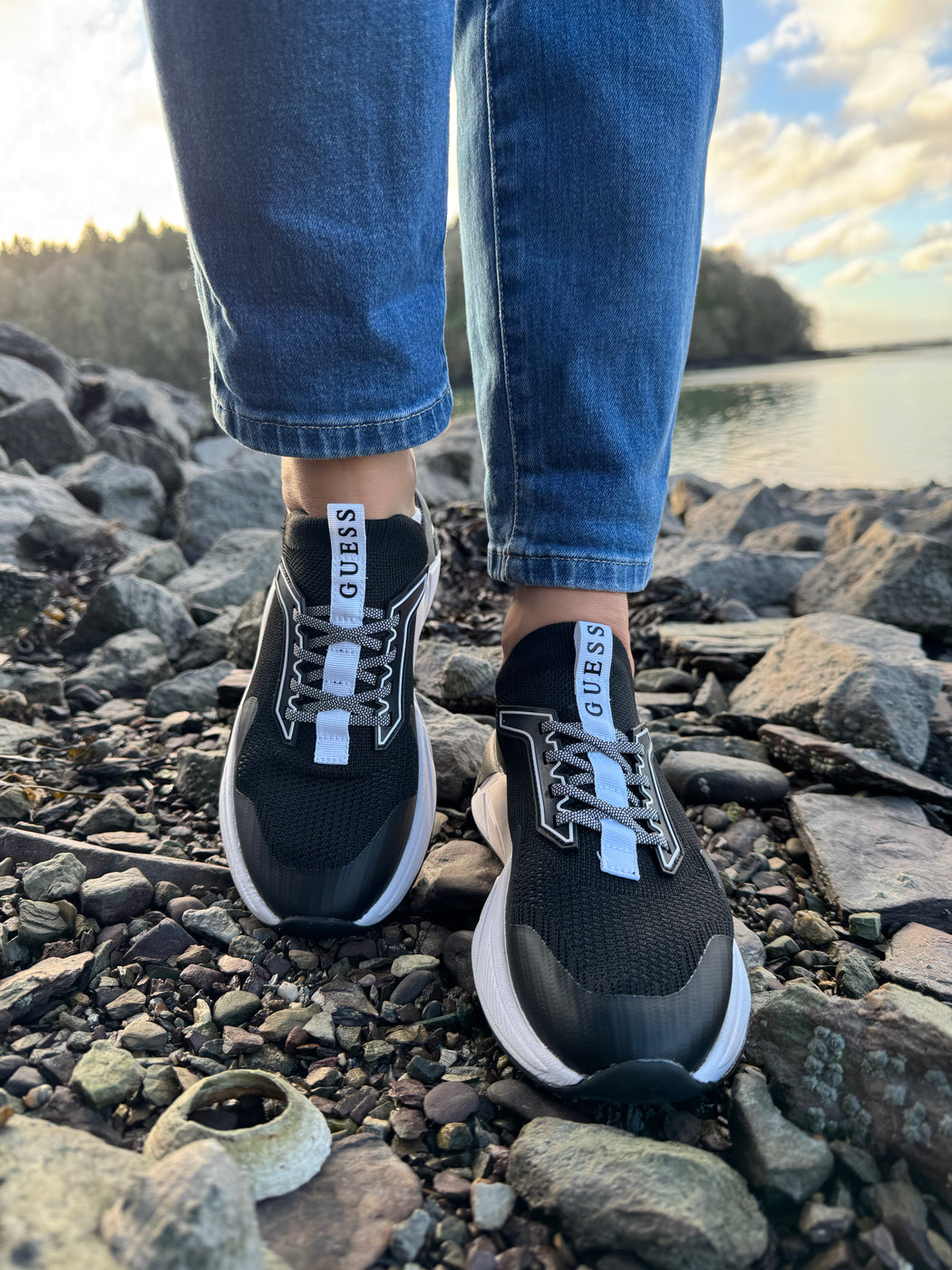 Guess black/white trainer FLPGAXFAB12