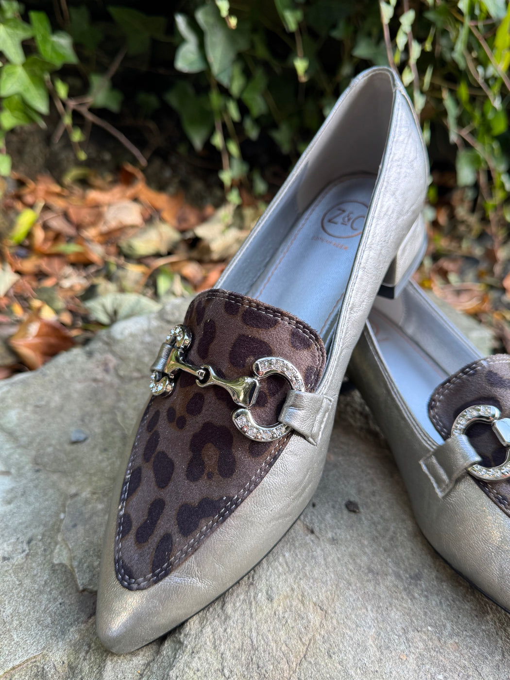 Dalat one Silver cheetah pointed loafer