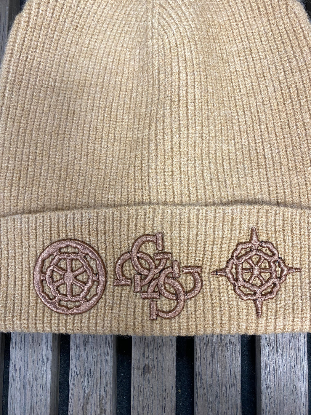 AW5177POL01 Guess beige beanie