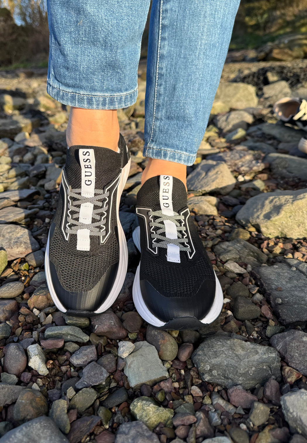 Guess black/white trainer FLPGAXFAB12