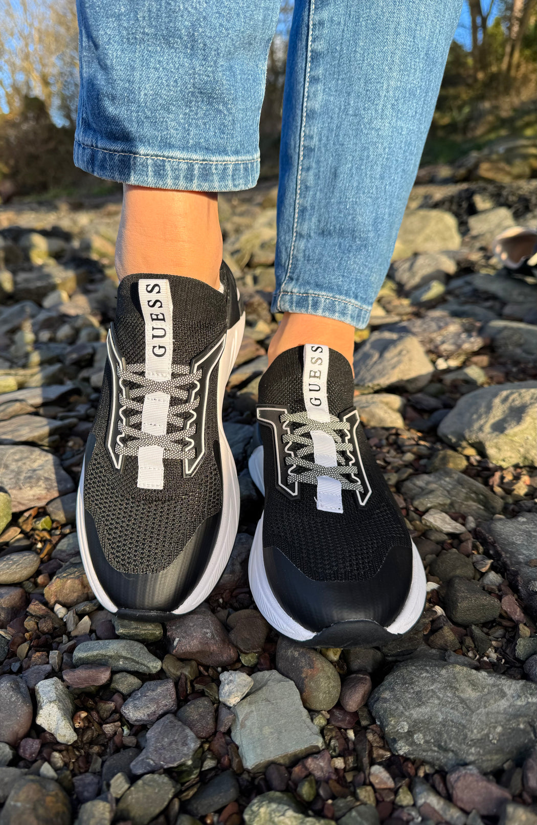 Guess black/white trainer FLPGAXFAB12