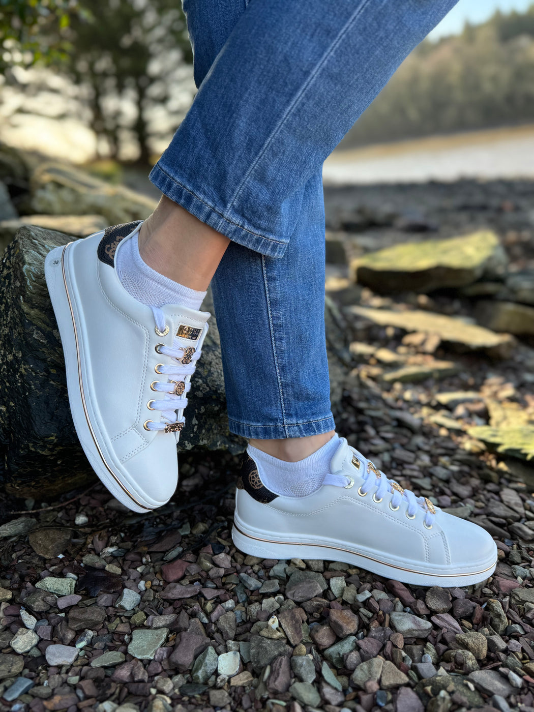 FLPSTAELE12 Guess white/Gold Sneaker