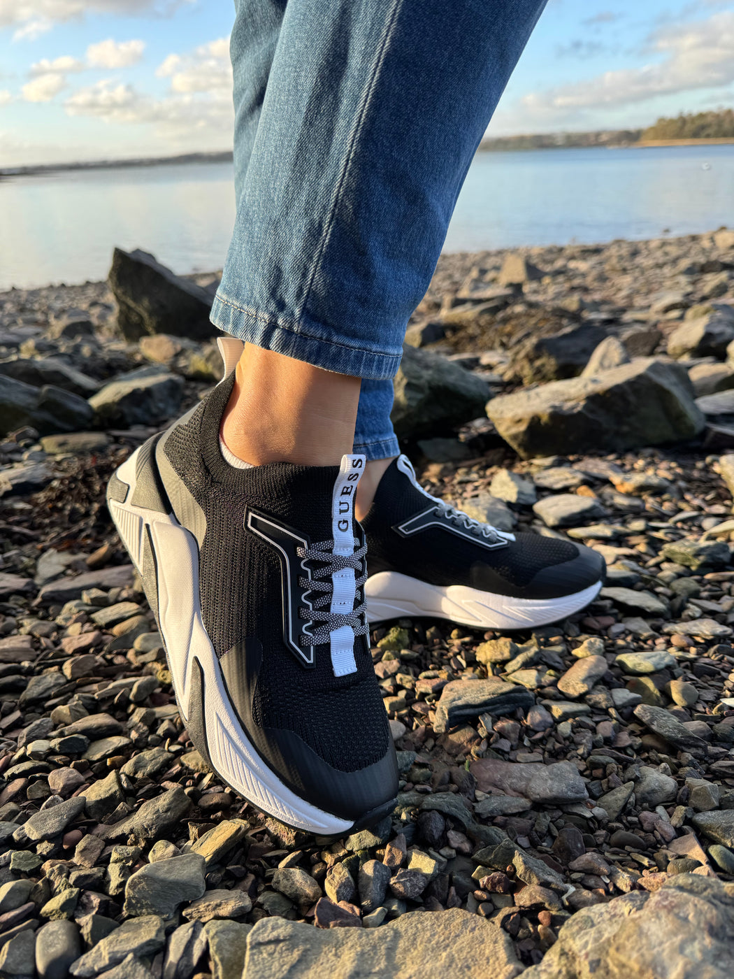 Guess black/white trainer FLPGAXFAB12