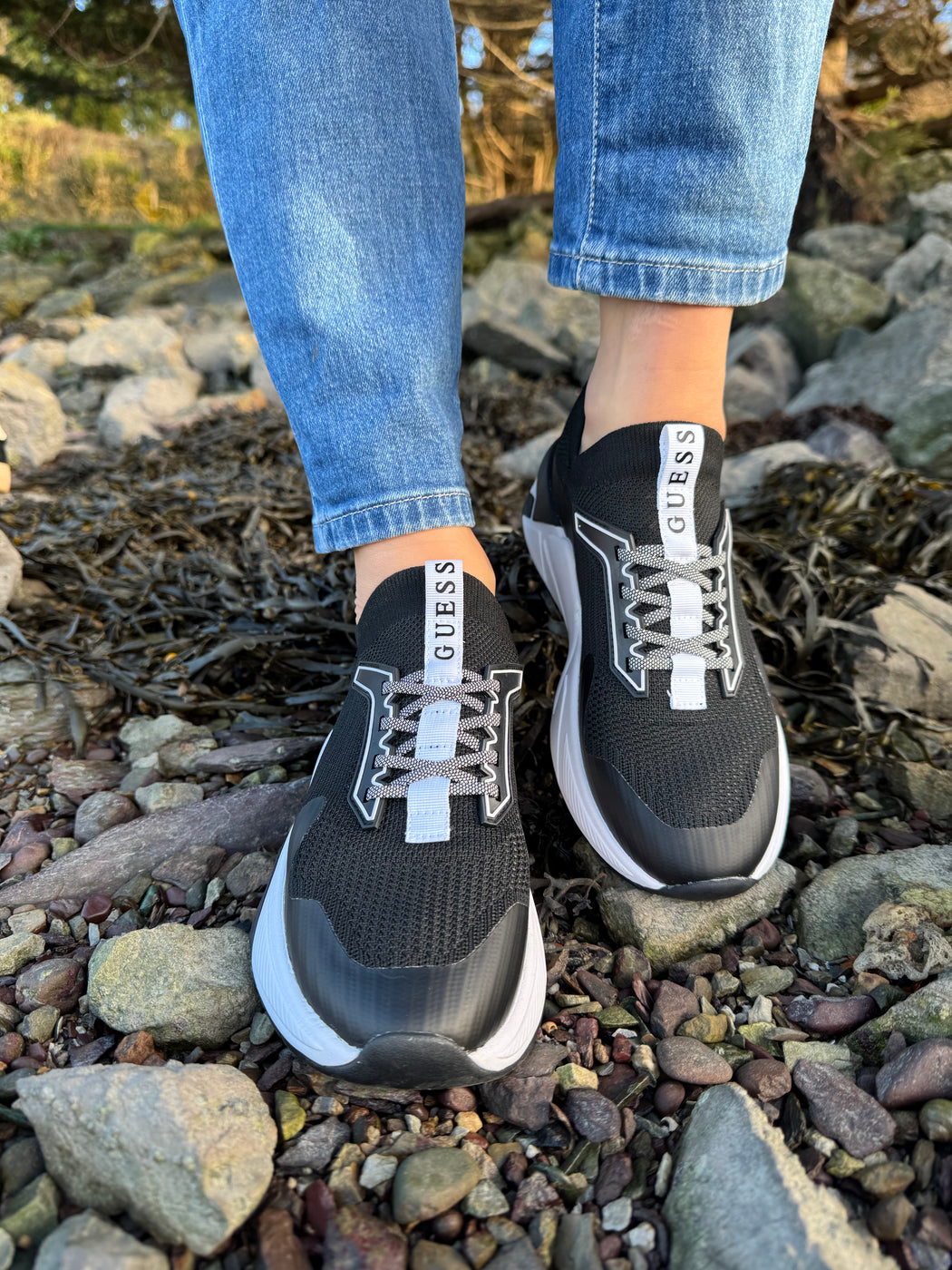 Guess black/white trainer FLPGAXFAB12