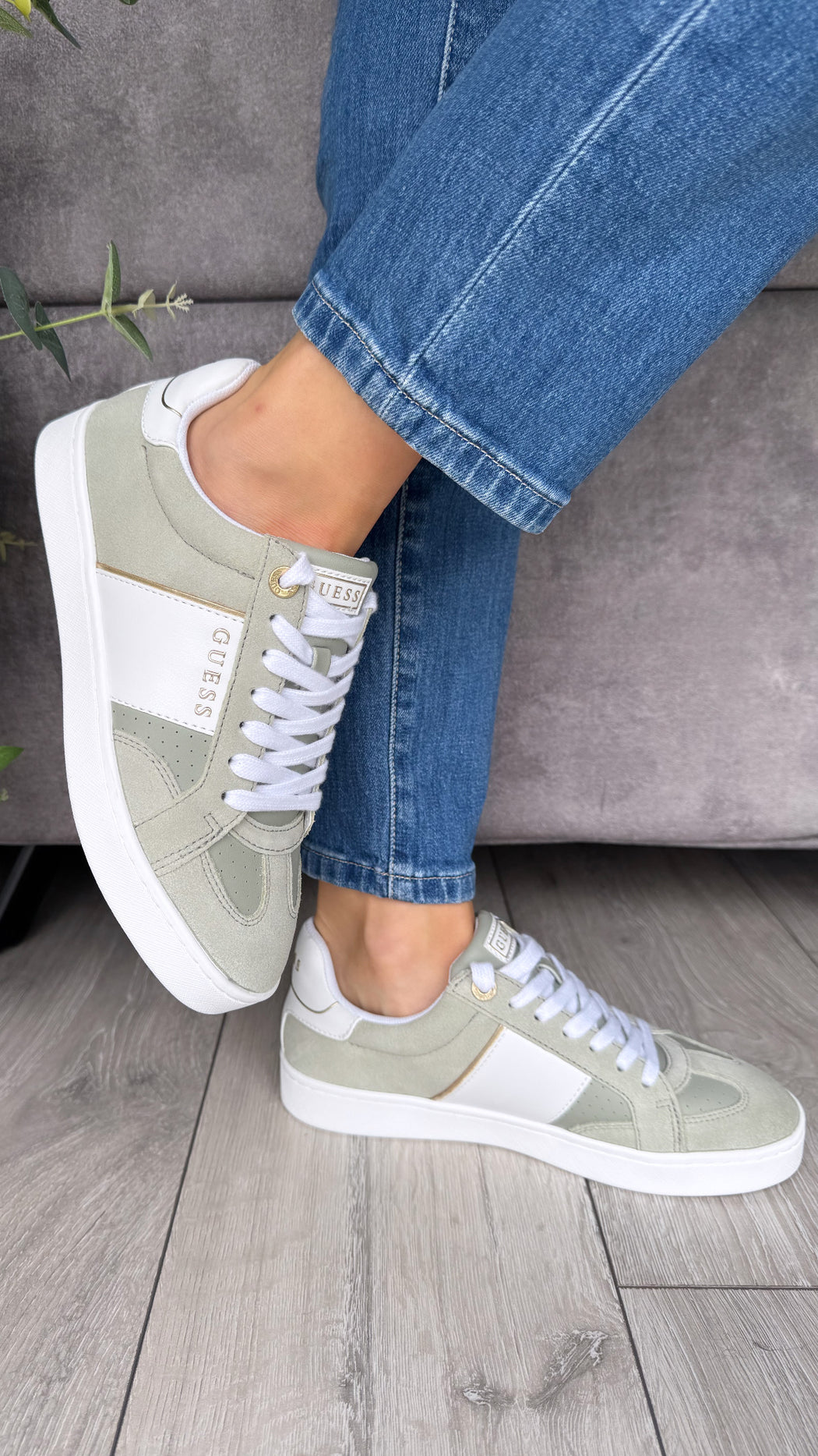 Guess green trainers FLJRO6SUe12