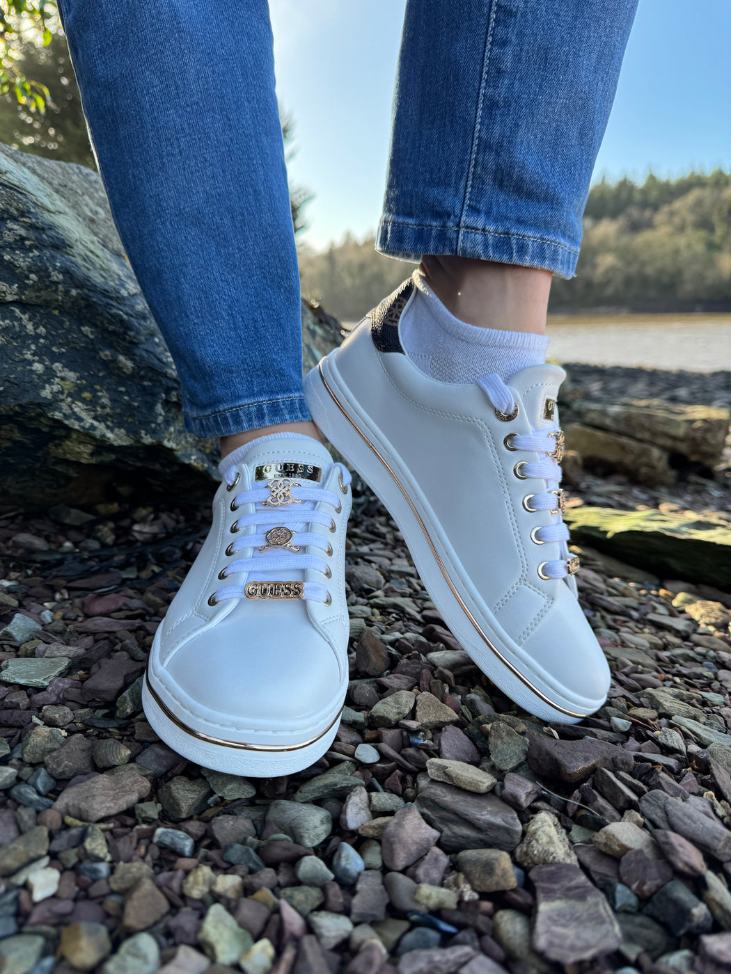 FLPSTAELE12 Guess white/Gold Sneaker