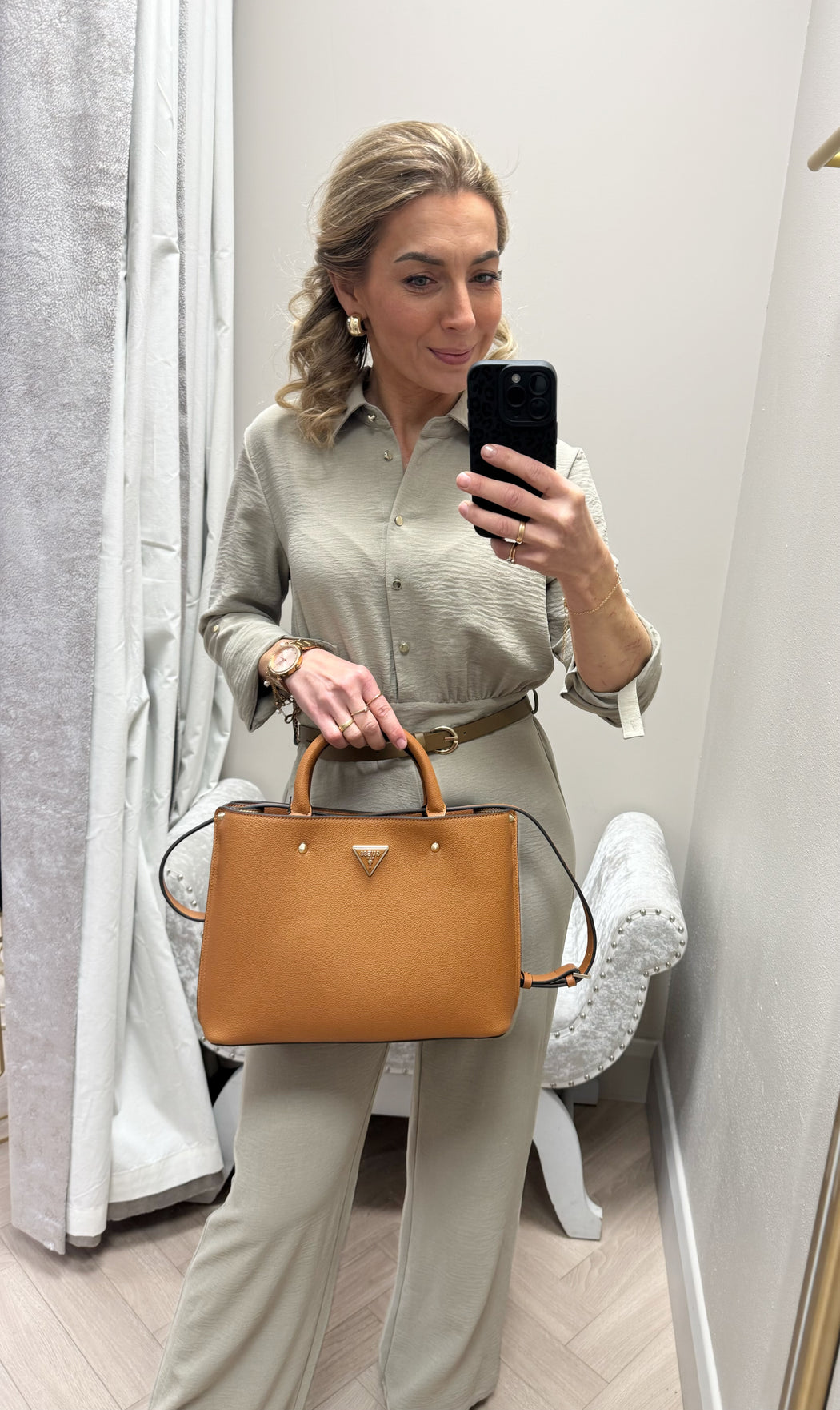 Bg877806 guess cognac meridian girlfriend satchel tote