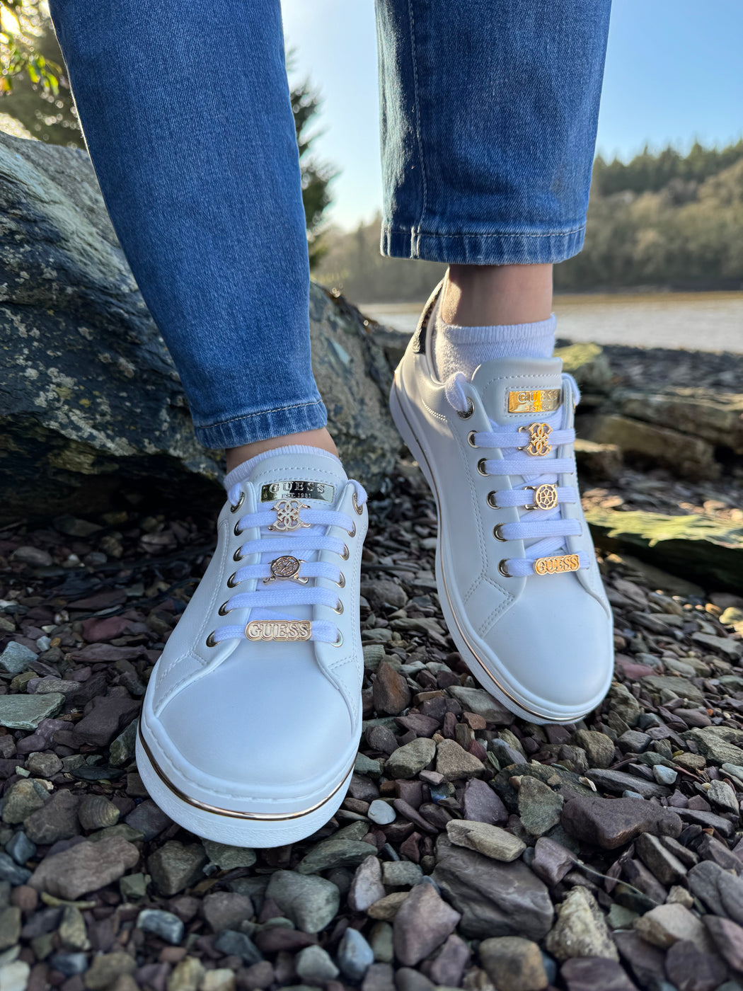 FLPSTAELE12 Guess white/Gold Sneaker