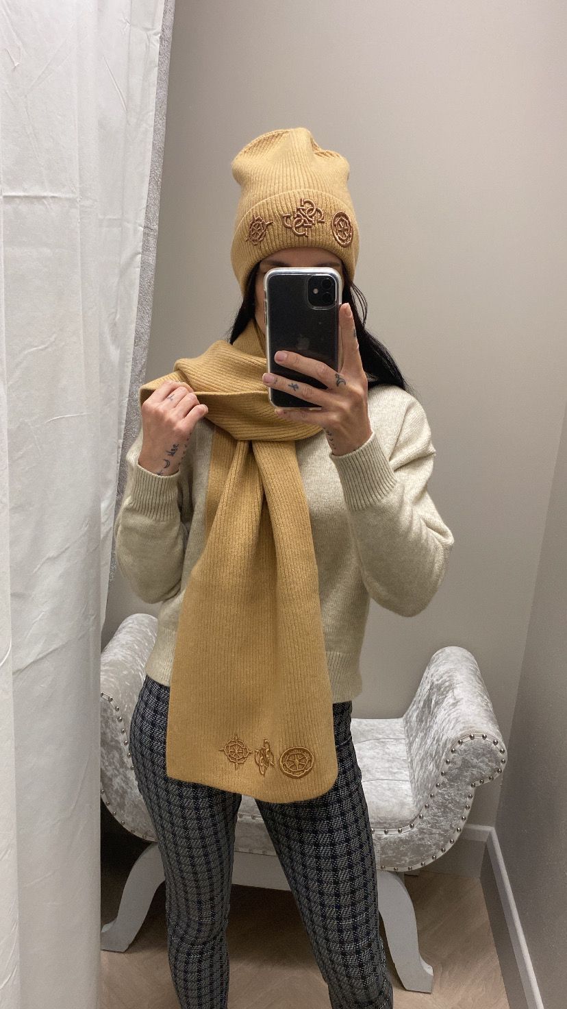 AW5177POL01 Guess beige beanie
