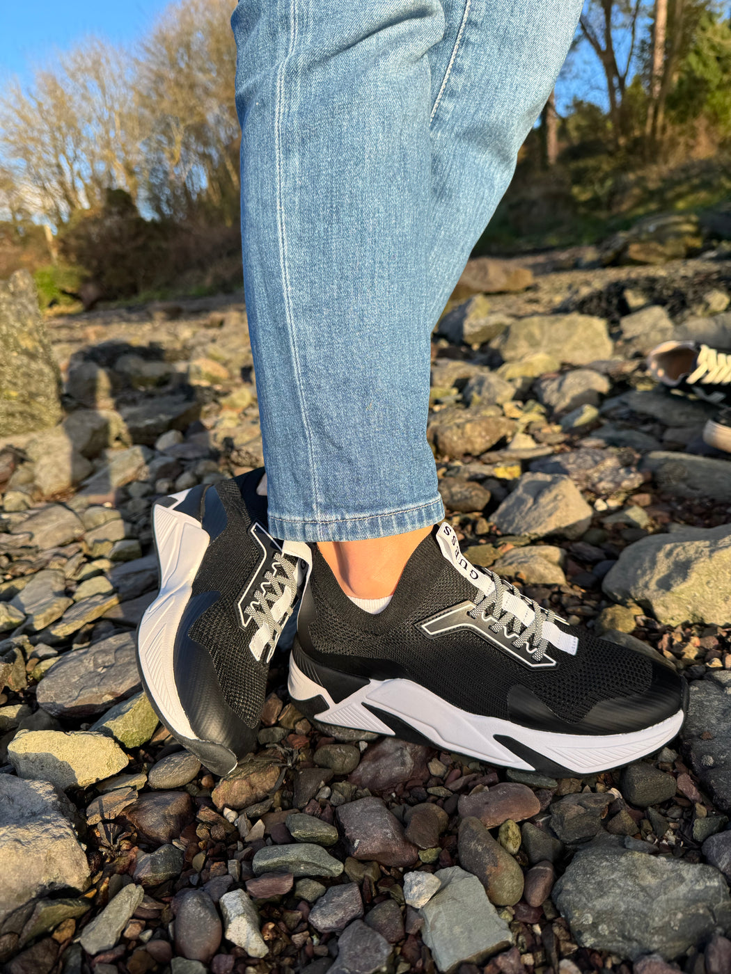 Guess black/white trainer FLPGAXFAB12