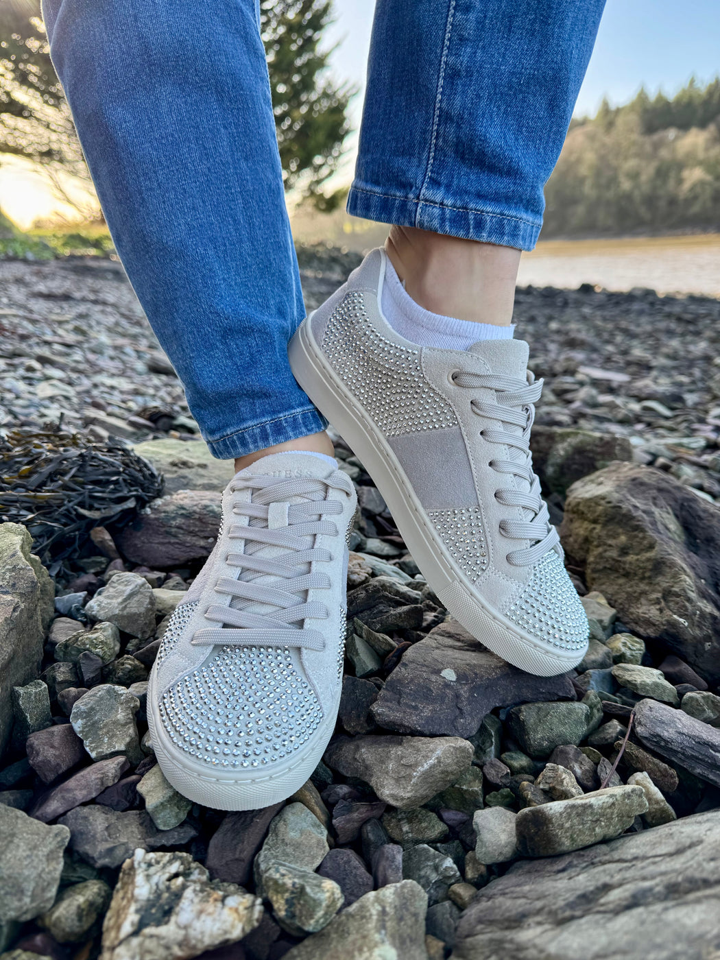 Guess grey diamanté sneaker flptodsue12