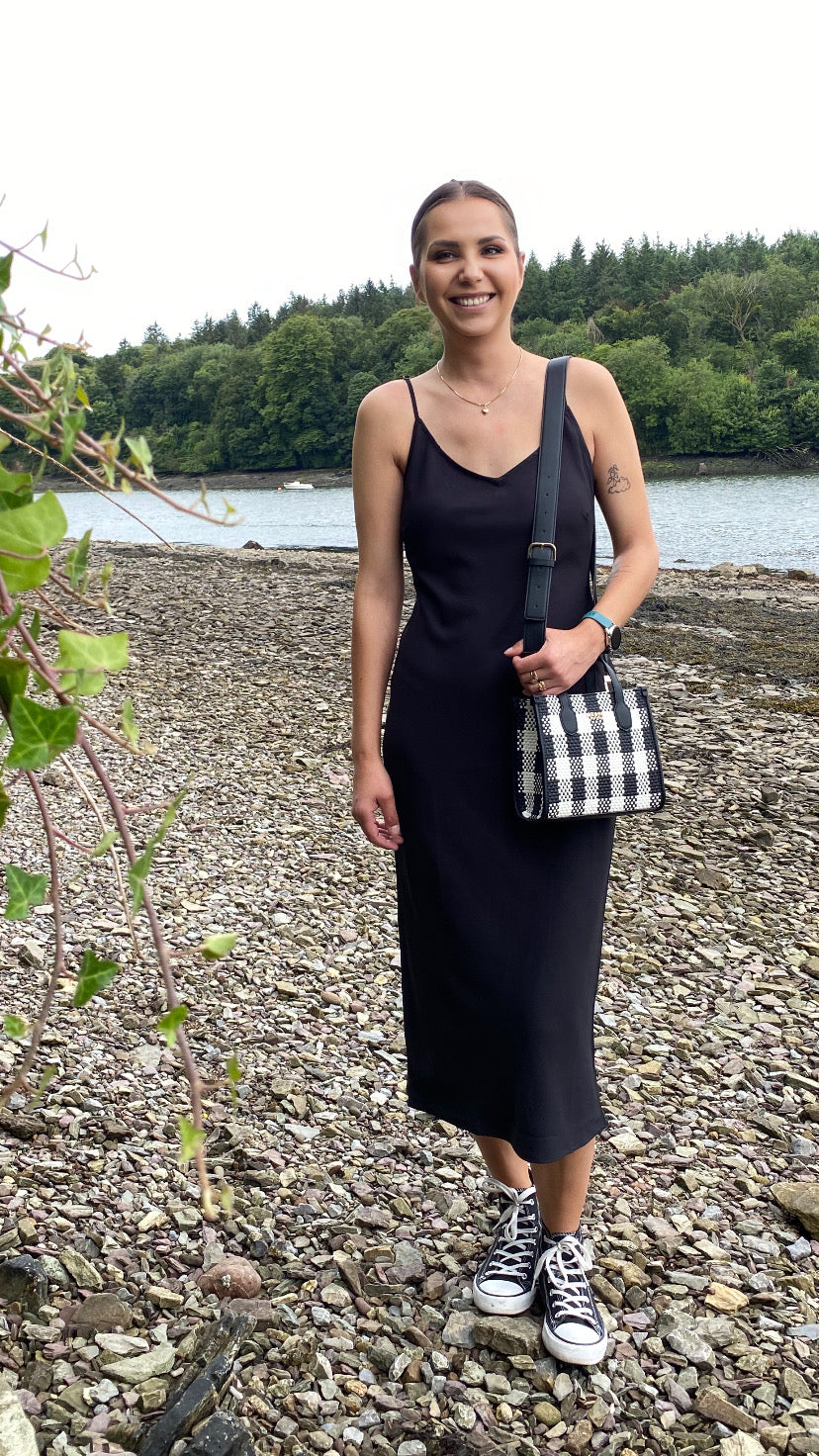 SIENNA MIDAXI DRESS IN BLACK