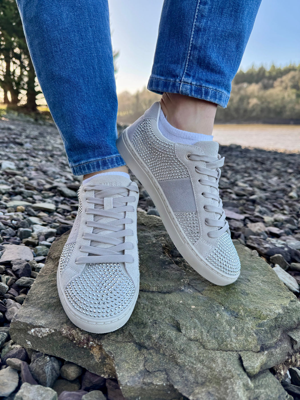 Guess grey diamanté sneaker flptodsue12