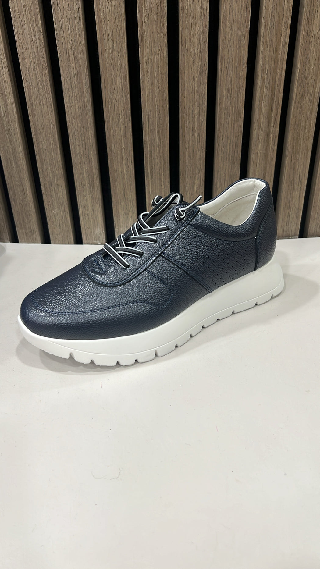 Kamoeni one cobalt sneaker