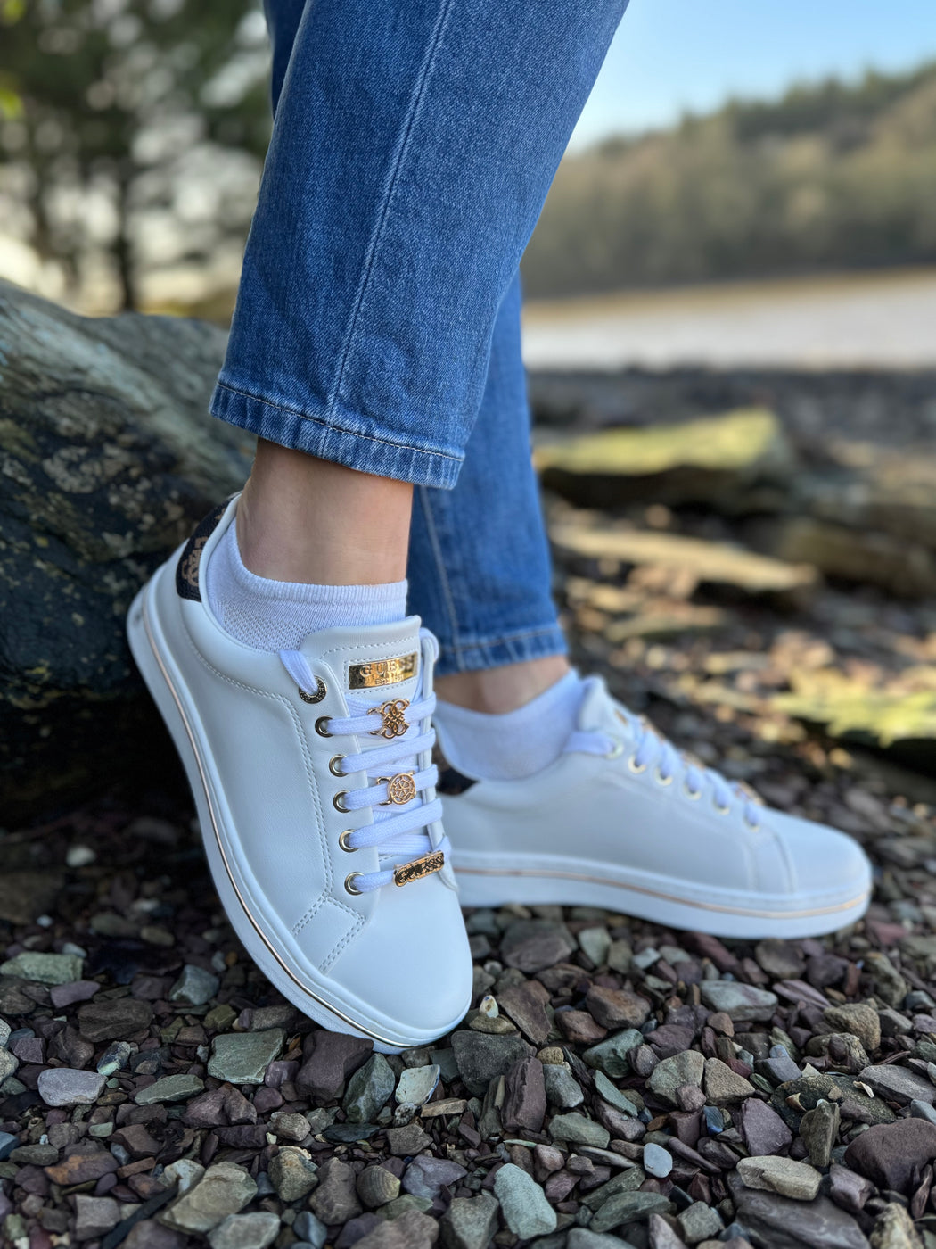 FLPSTAELE12 Guess white/Gold Sneaker