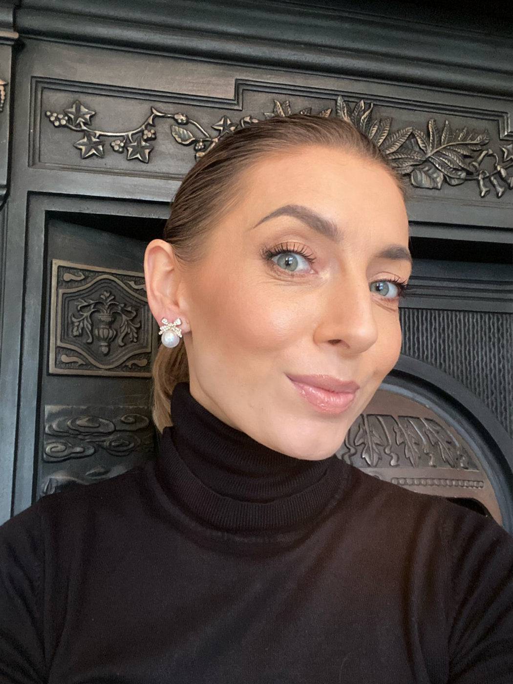 Bow pearl earrings