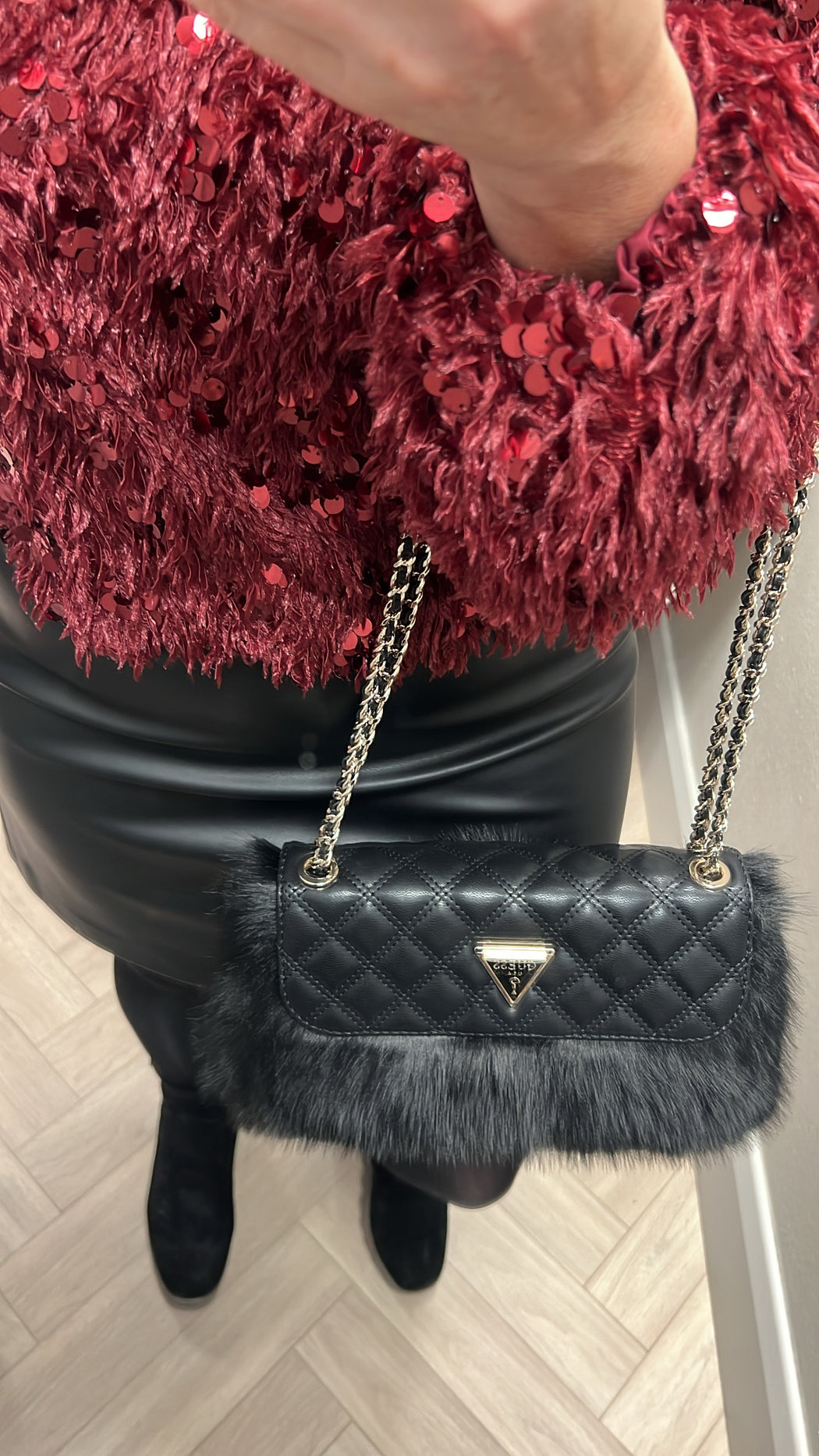 Guess black lise flap over faux fur convertible shoulder / crossbody