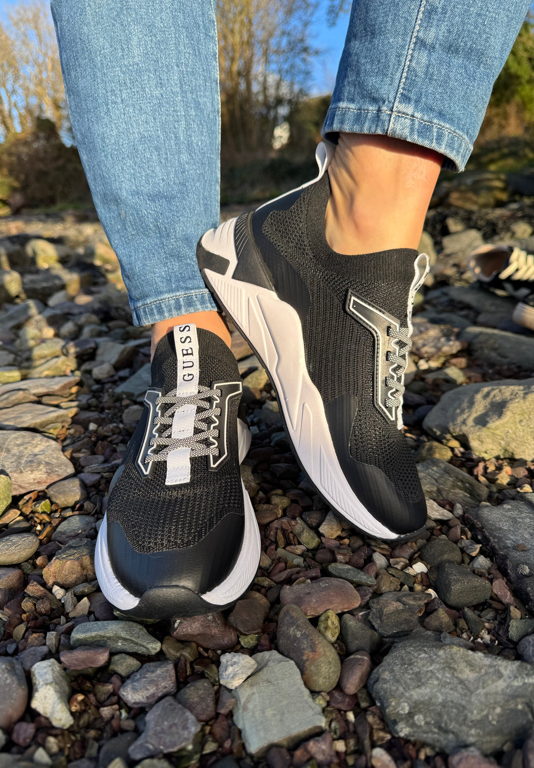 Guess black/white trainer FLPGAXFAB12