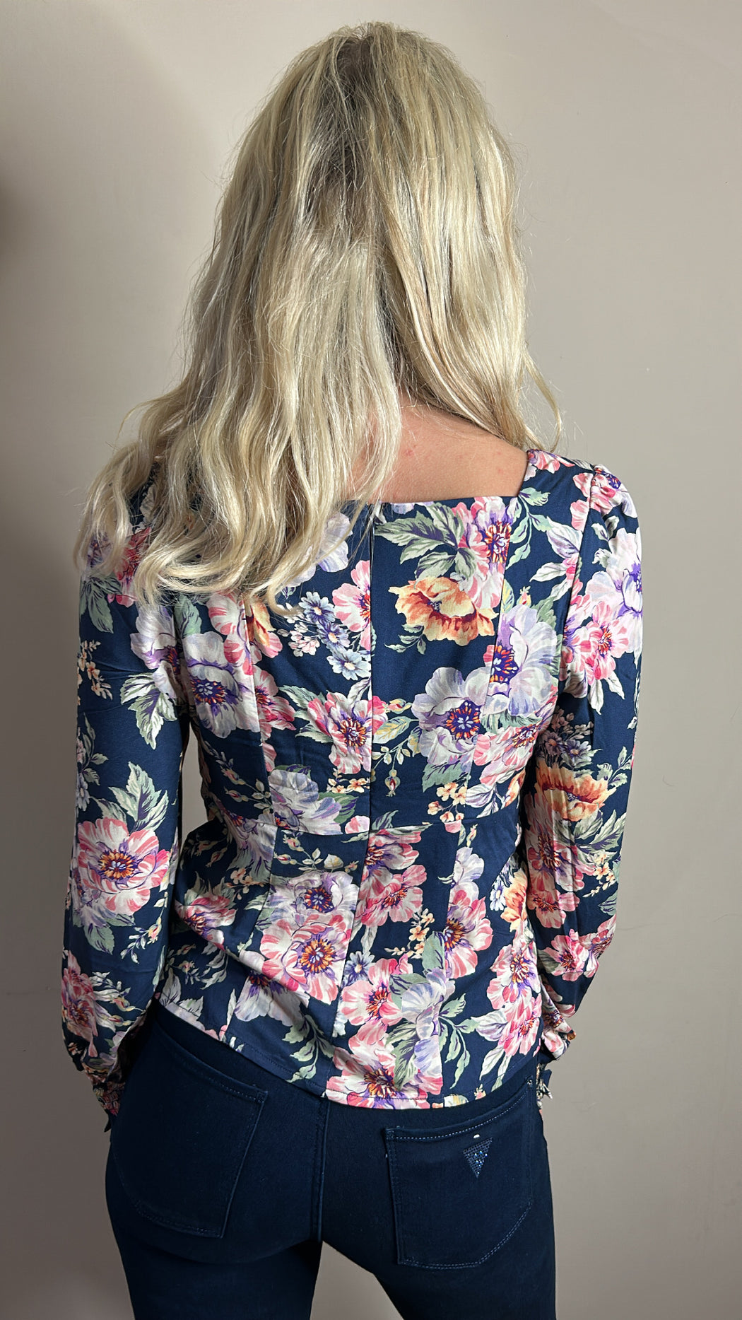 Navy floral guess alelaide top