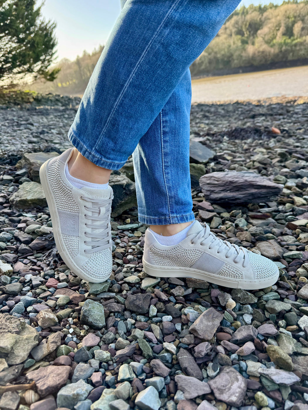Guess grey diamanté sneaker flptodsue12