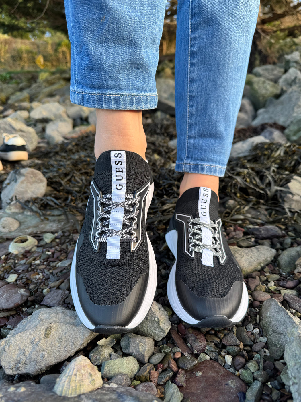 Guess black/white trainer FLPGAXFAB12