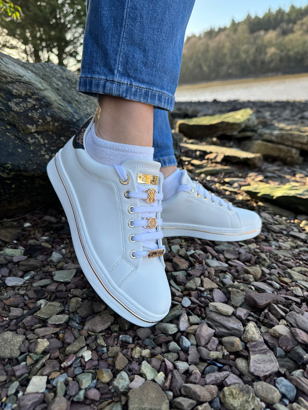 FLPSTAELE12 Guess white/Gold Sneaker