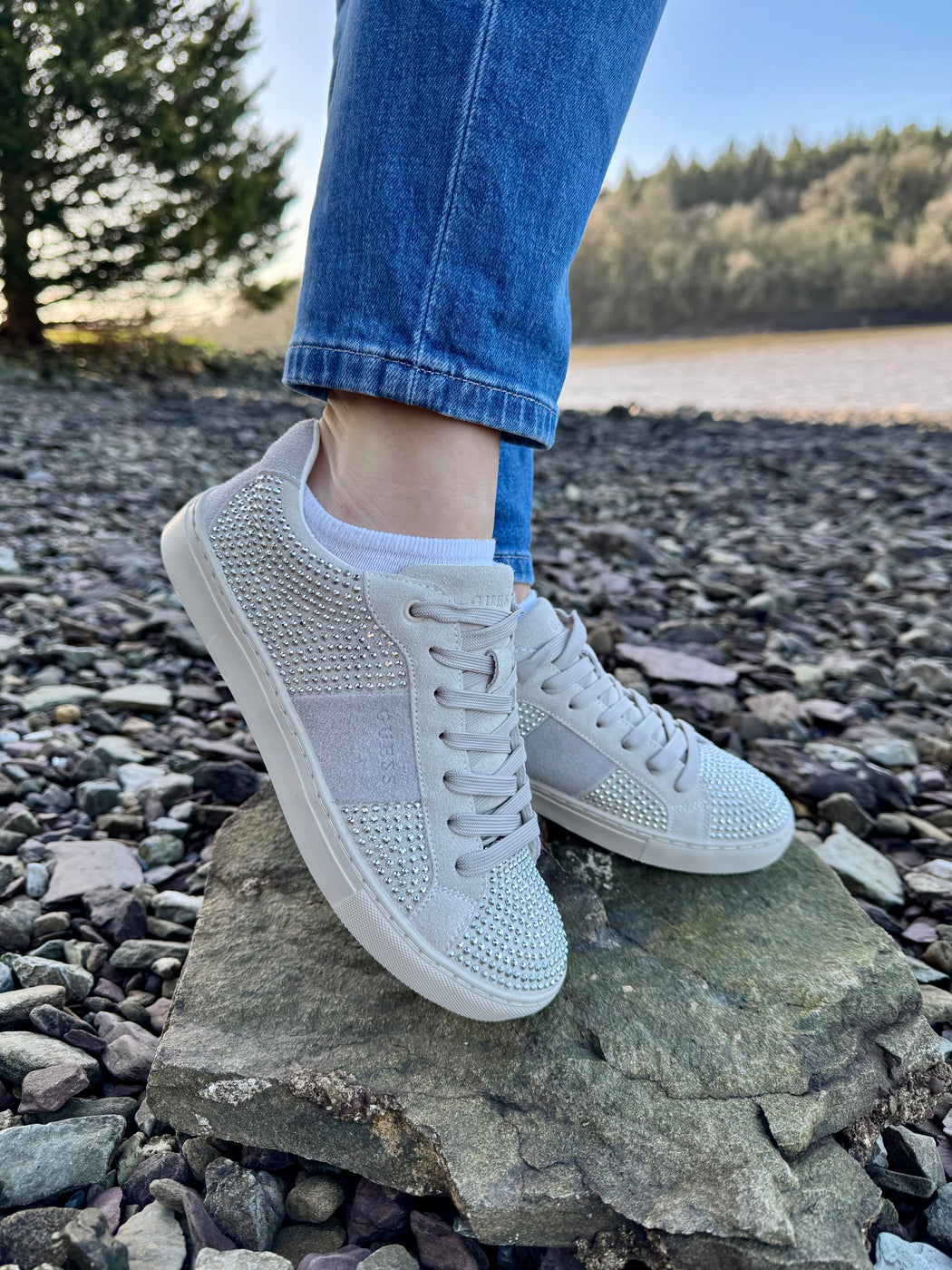 Guess grey diamanté sneaker flptodsue12