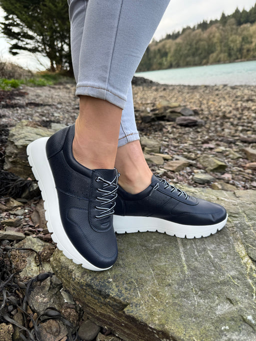 Kamoeni one cobalt sneaker