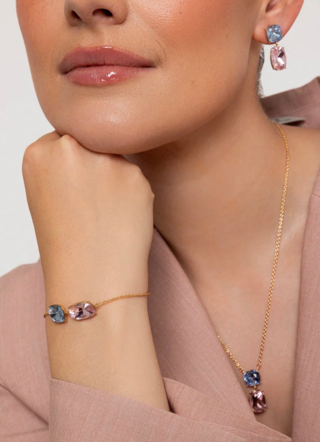BLUE PINK CRYSTAL BRACELET T581BCB