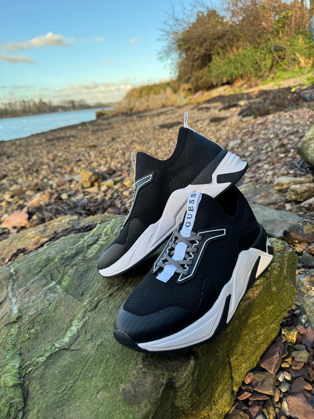 Guess black/white trainer FLPGAXFAB12