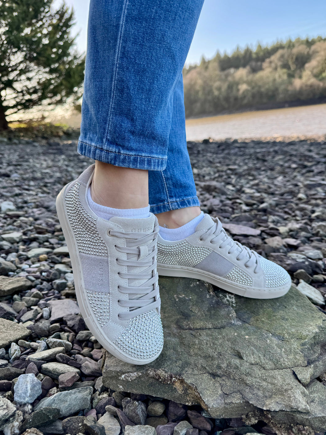 Guess grey diamanté sneaker flptodsue12