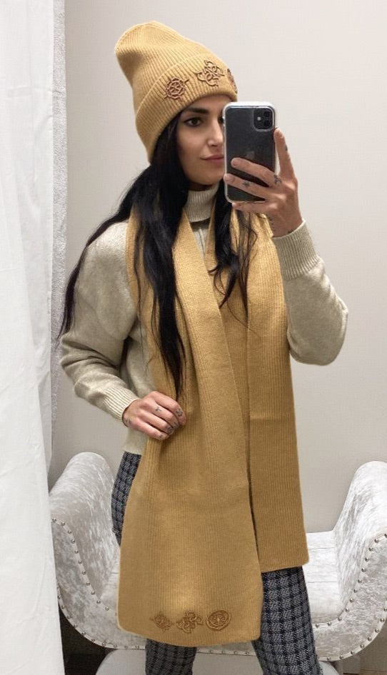 AW5177POL01 Guess beige beanie