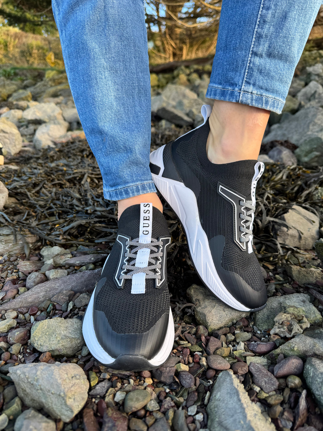 Guess black/white trainer FLPGAXFAB12