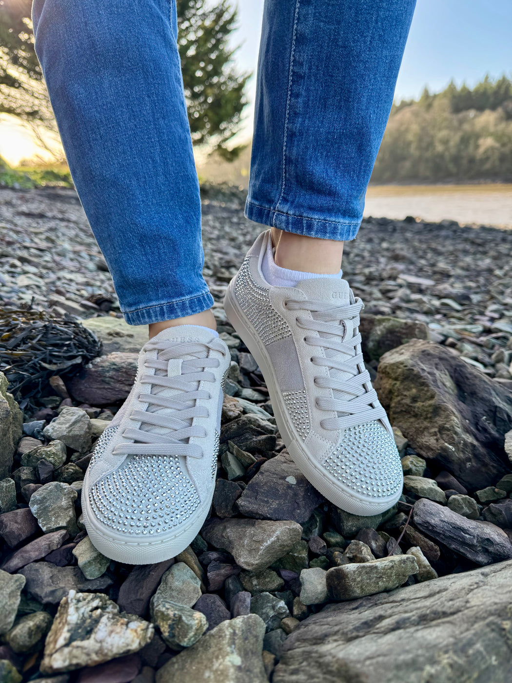 Guess grey diamanté sneaker flptodsue12
