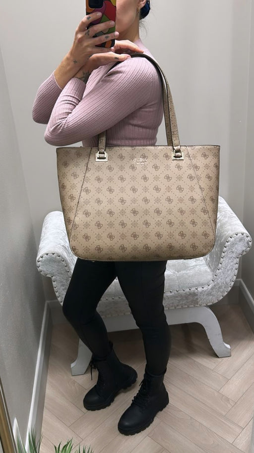 Guess Latte CALEBRA Travel Bag. LP9536024.