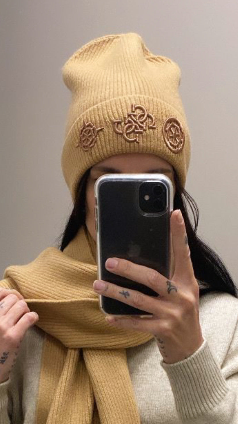AW5177POL01 Guess beige beanie