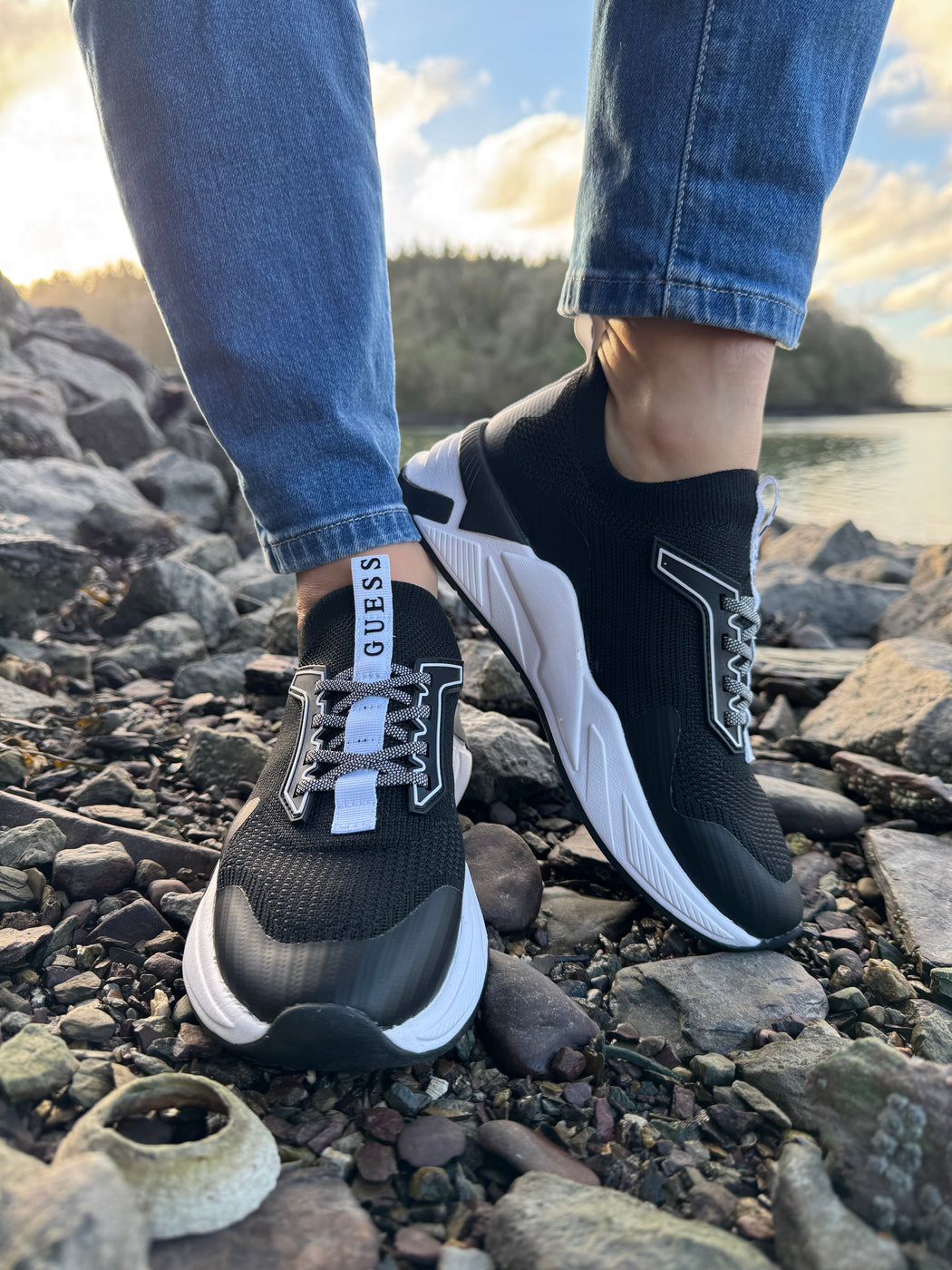 Guess black/white trainer FLPGAXFAB12