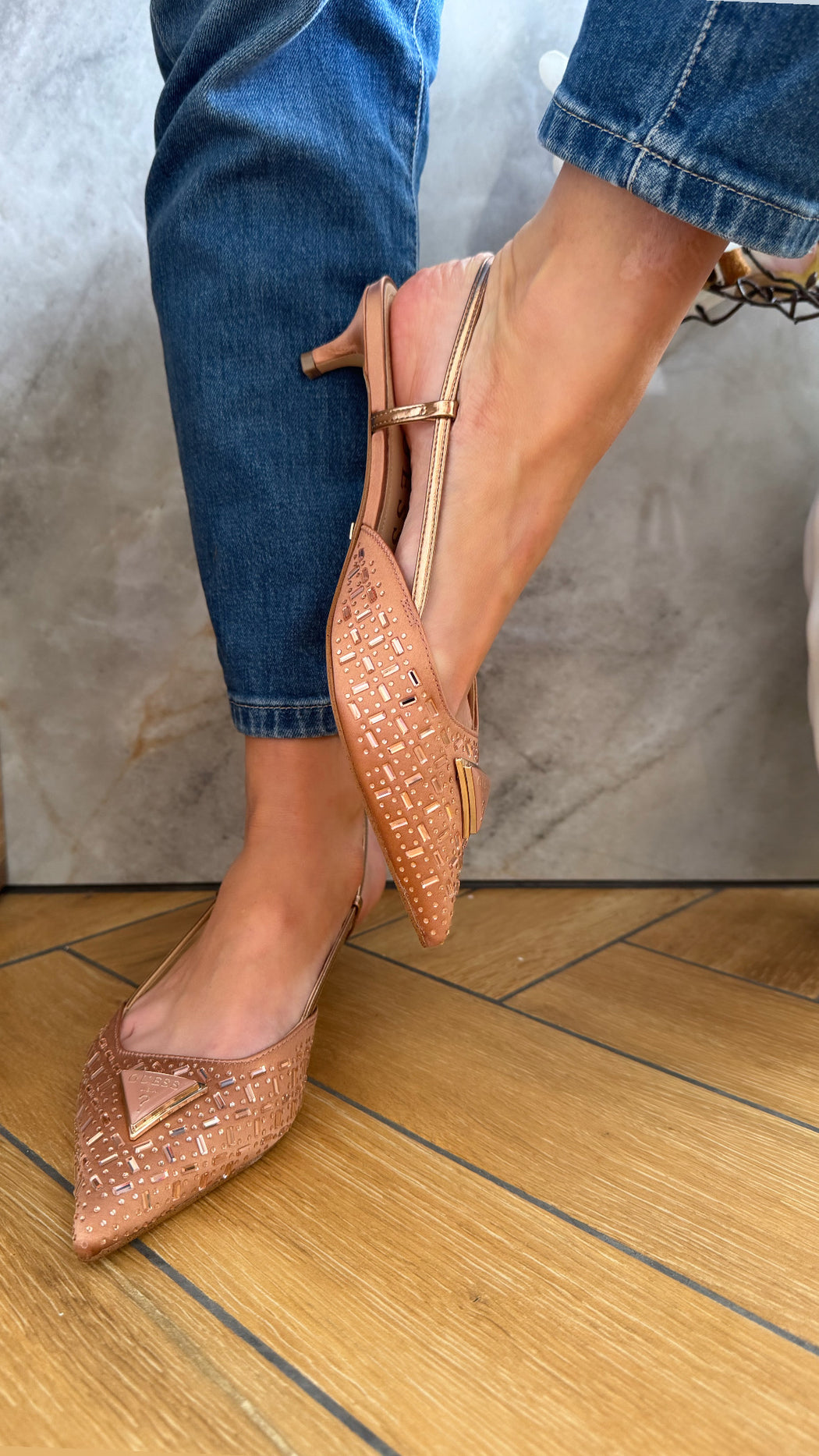 Guess satin rose gold embellished slingbacks flpjsysat05