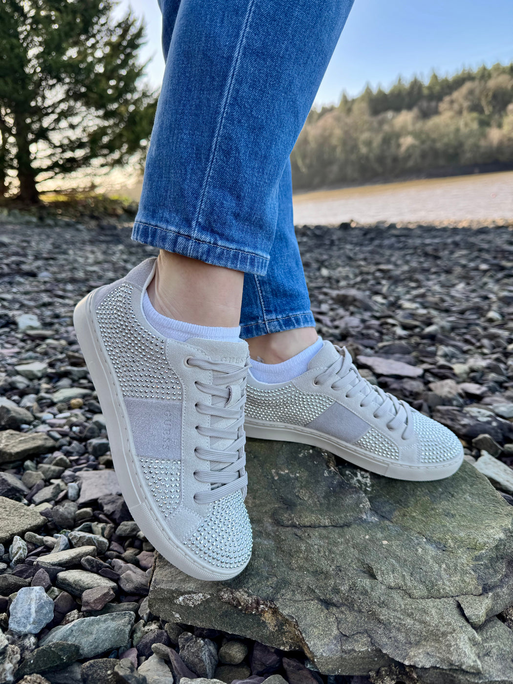 Guess grey diamanté sneaker flptodsue12
