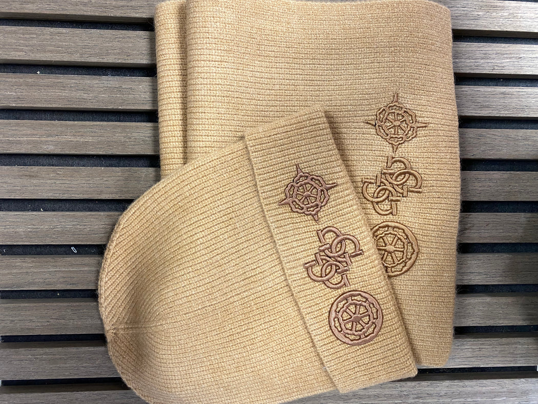 AW5177POL01 Guess beige beanie