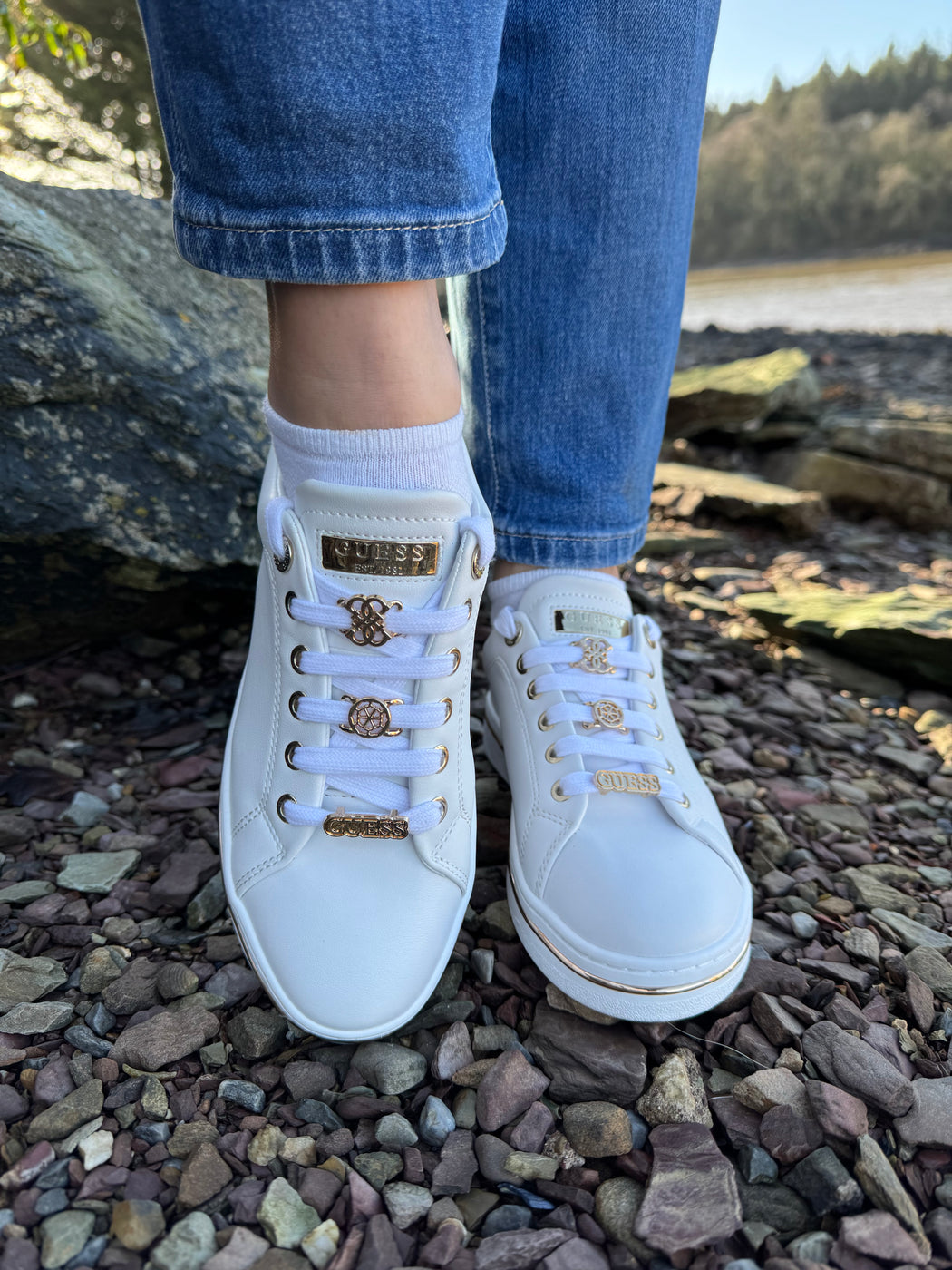FLPSTAELE12 Guess white/Gold Sneaker