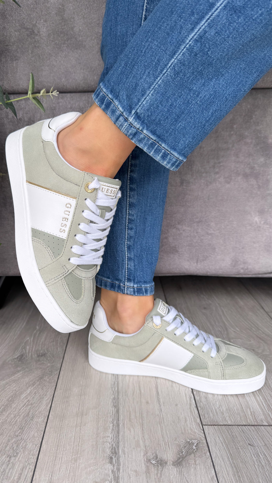 Guess green trainers FLJRO6SUe12